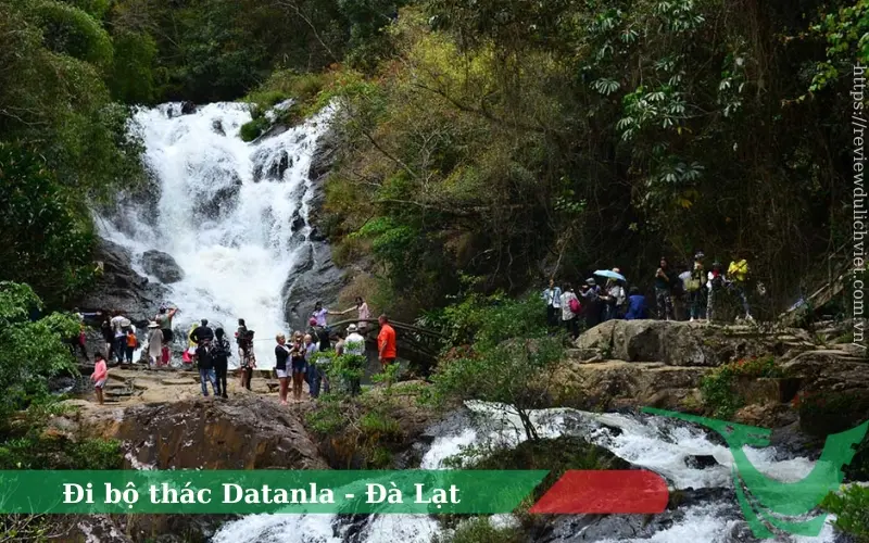 đi bộ th&aacute;c datanla đ&agrave; lạt