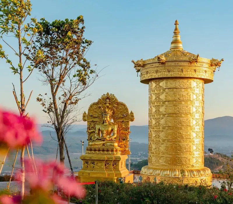 Bình yên tự tại nơi Đại Bảo Tháp Kinh Luân Đà Lạt