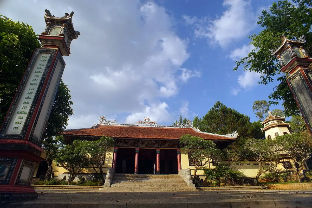 Chùa Linh Sơn - Viếng thăm chốn thiền định lâu đời ở Đà Lạt
