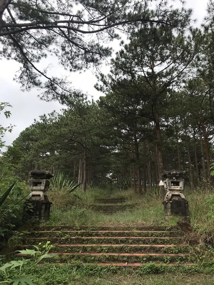 Ấn tượng lăng Nguyễn Hữu H&agrave;o Đ&agrave; Lạt với kiến tr&uacute;c cung đ&igrave;nh Huế đặc trưng 6