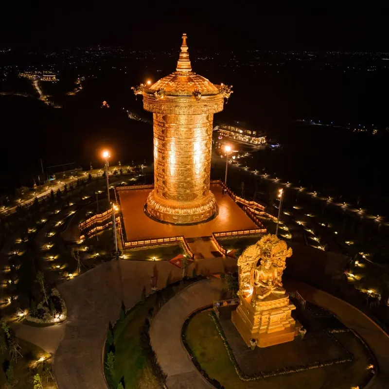 B&igrave;nh y&ecirc;n tự tại nơi Đại Bảo Th&aacute;p Kinh Lu&acirc;n Đ&agrave; Lạt 9