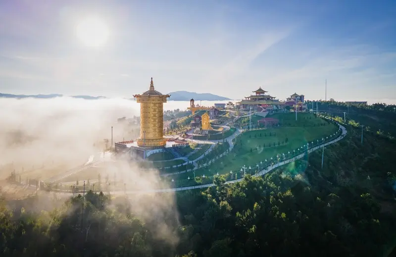 B&igrave;nh y&ecirc;n tự tại nơi Đại Bảo Th&aacute;p Kinh Lu&acirc;n Đ&agrave; Lạt 3