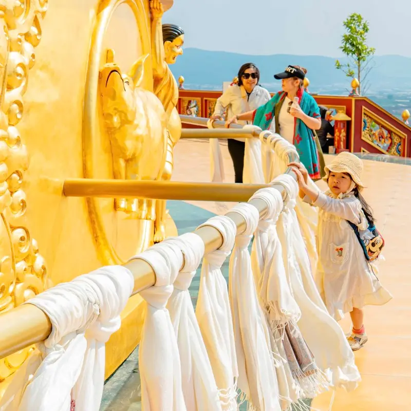B&igrave;nh y&ecirc;n tự tại nơi Đại Bảo Th&aacute;p Kinh Lu&acirc;n Đ&agrave; Lạt 6