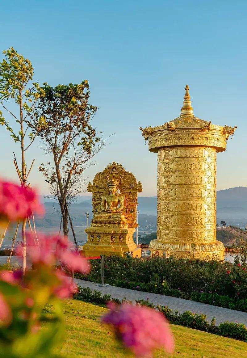 B&igrave;nh y&ecirc;n tự tại nơi Đại Bảo Th&aacute;p Kinh Lu&acirc;n Đ&agrave; Lạt 7