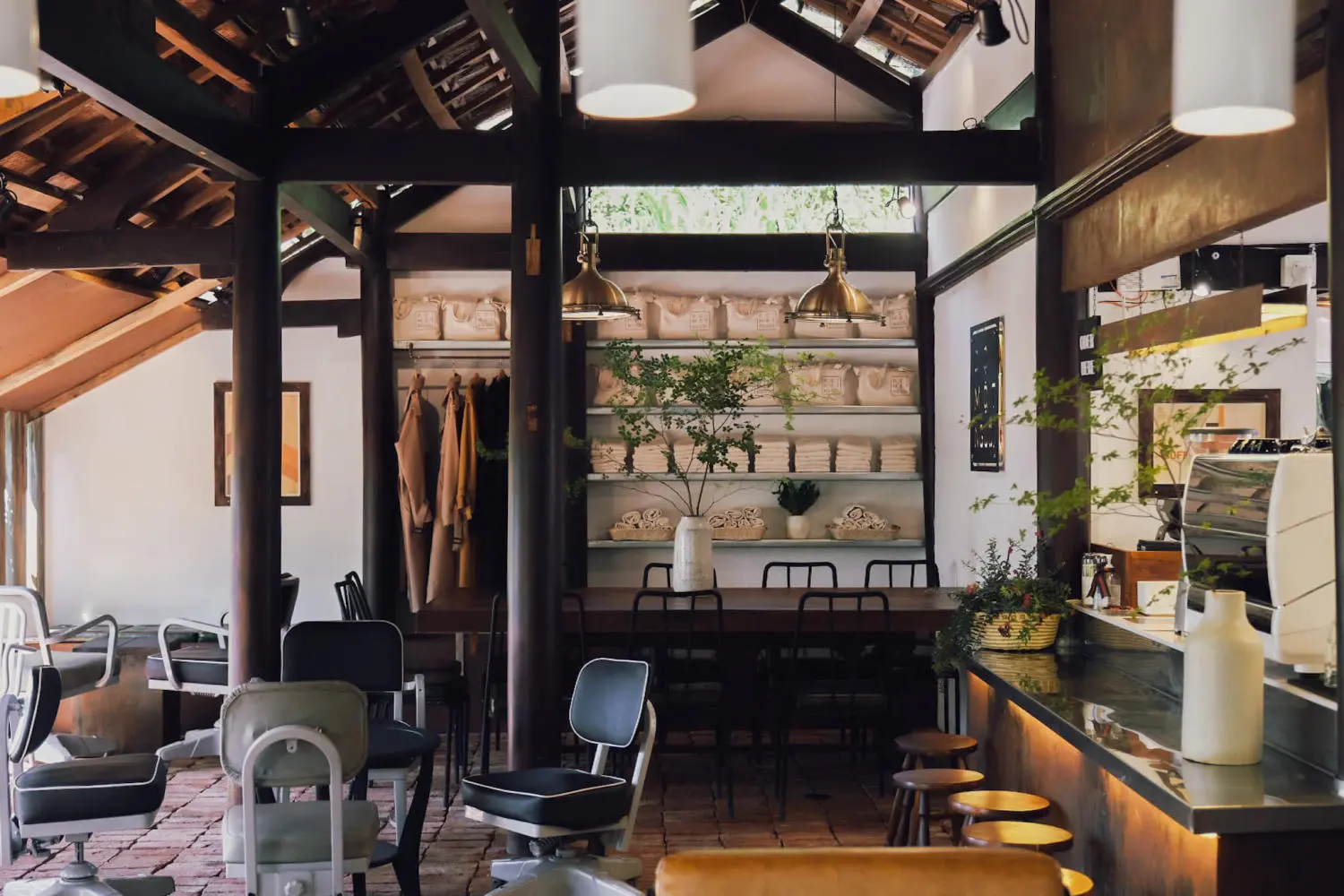 Cafe Đợi Một Người - Chốn y&ecirc;n b&igrave;nh giữa l&ograve;ng th&agrave;nh phố n&aacute;o nhiệt 3