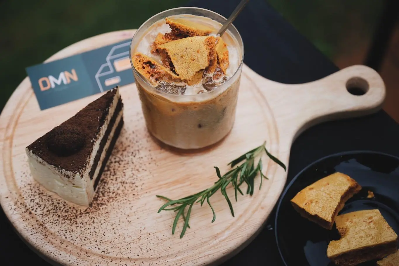 Cafe Đợi Một Người - Chốn y&ecirc;n b&igrave;nh giữa l&ograve;ng th&agrave;nh phố n&aacute;o nhiệt 8