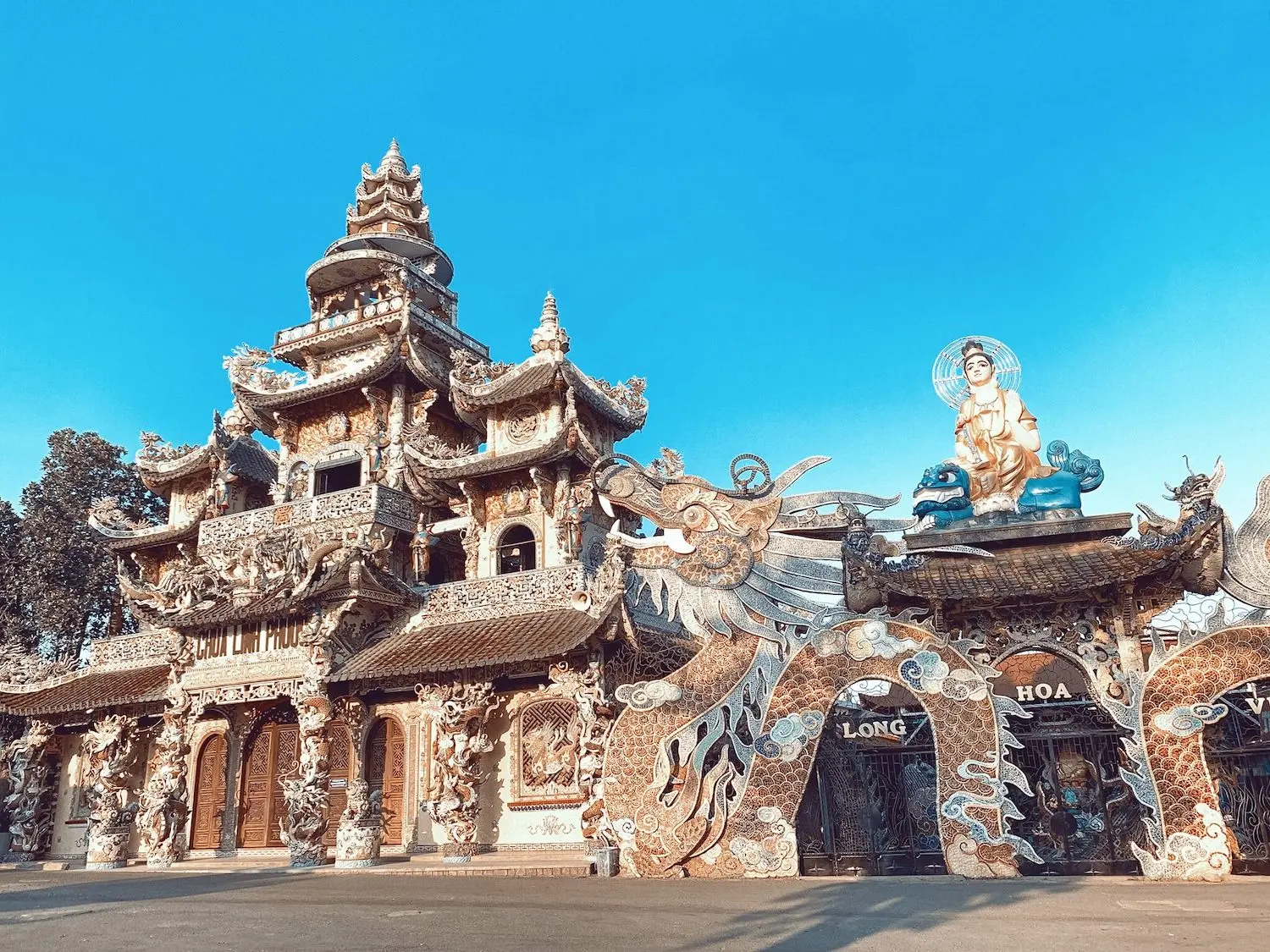 Chùa Linh Phước – Chùa Ve Chai Đà Lạt với 11 kỷ lục và kiến trúc độc đáo 2