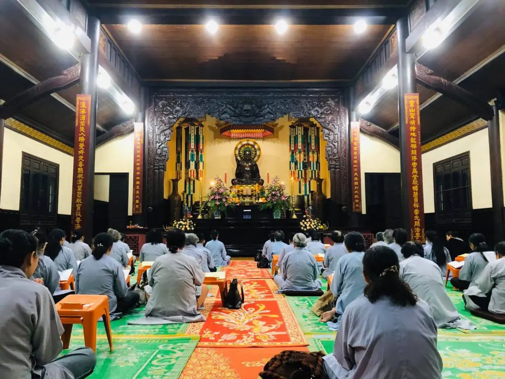 Ch&ugrave;a Linh Sơn - Viếng thăm chốn thiền định l&acirc;u đời ở Đ&agrave; Lạt 9