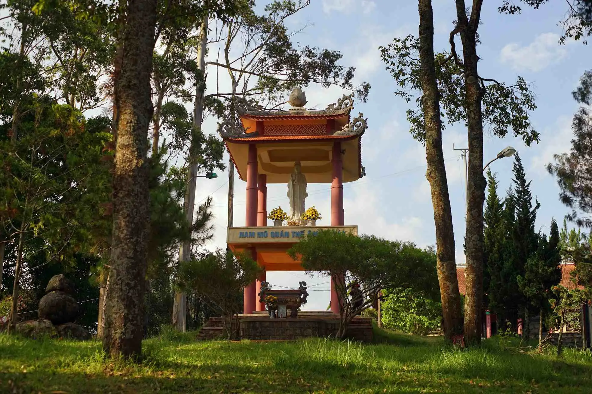 Ch&ugrave;a Linh Sơn - Viếng thăm chốn thiền định l&acirc;u đời ở Đ&agrave; Lạt 7