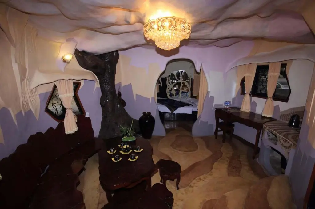 Crazy House - Biệt thự Hằng Nga: Lạnh xương sống với vẻ đẹp 'quái dị' khi đêm đến 6