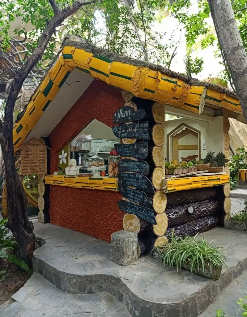 Crazy House - Biệt thự Hằng Nga: Lạnh xương sống với vẻ đẹp 'quái dị' khi đêm đến 10