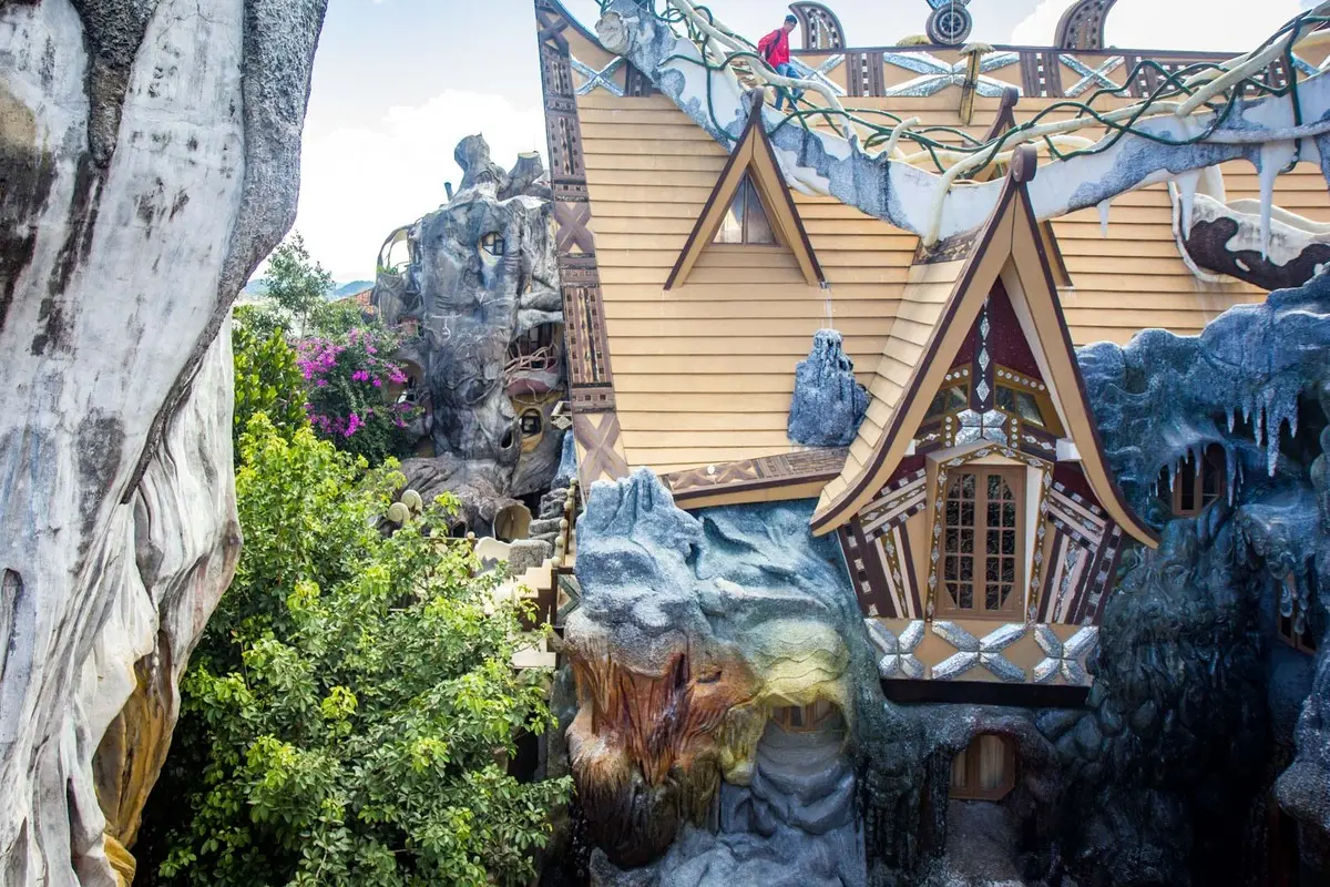 Crazy House - Biệt thự Hằng Nga: Lạnh xương sống với vẻ đẹp 'quái dị' khi đêm đến 7
