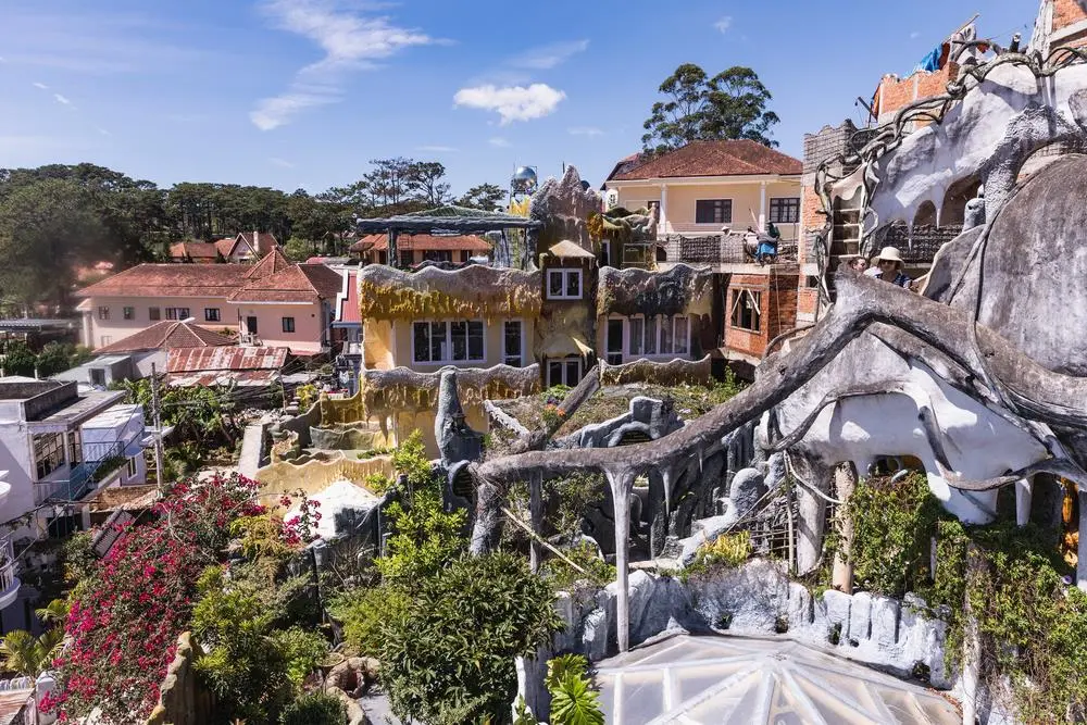 Crazy House - Biệt thự Hằng Nga: Lạnh xương sống với vẻ đẹp 'quái dị' khi đêm đến 2