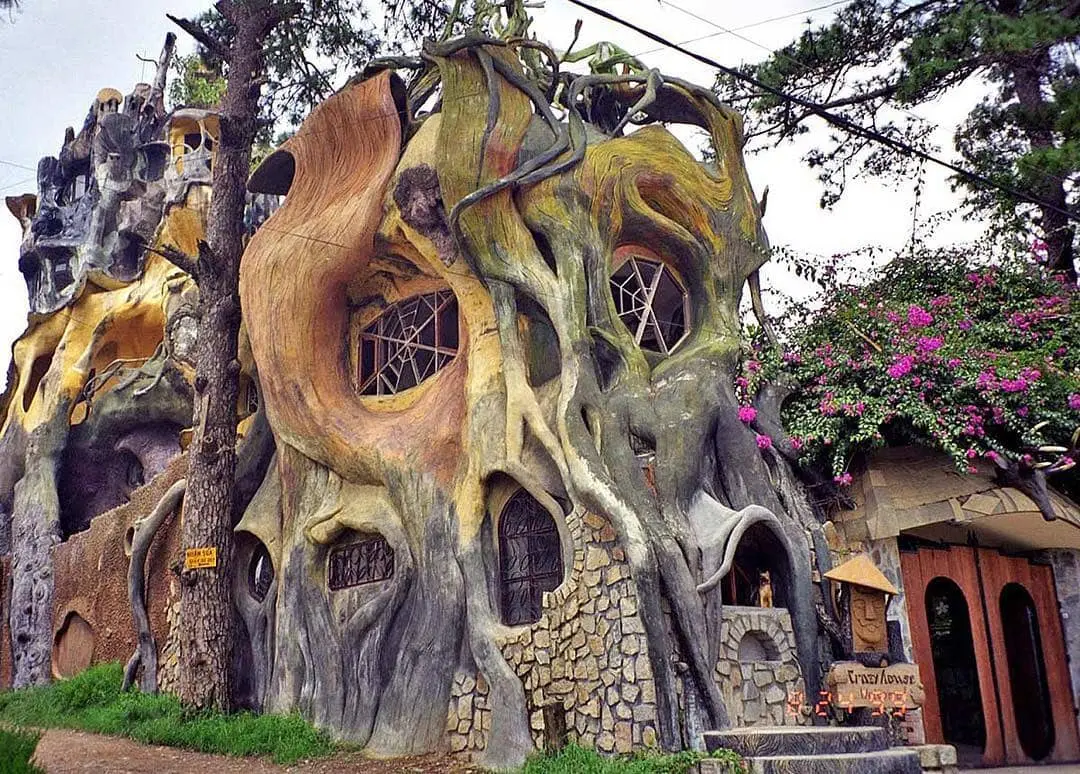 Crazy House - Biệt thự Hằng Nga: Lạnh xương sống với vẻ đẹp 'quái dị' khi đêm đến 5