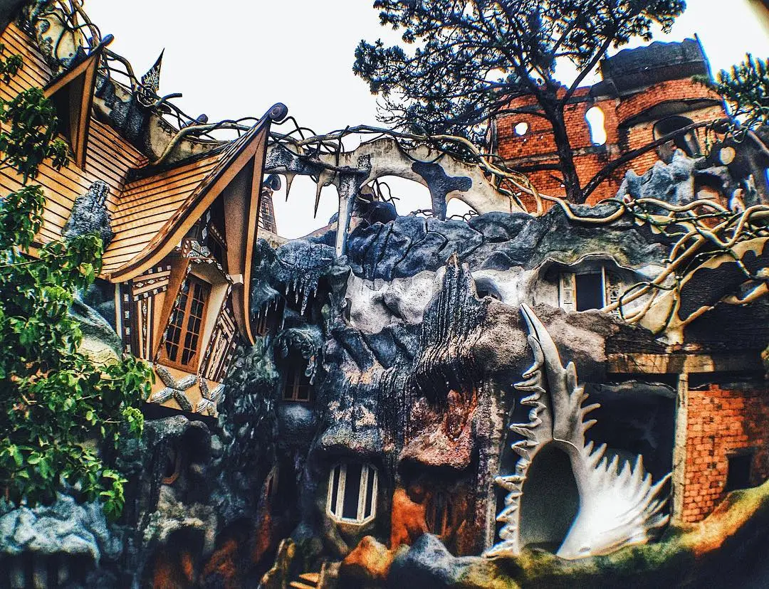 Crazy House - Biệt thự Hằng Nga: Lạnh xương sống với vẻ đẹp 'quái dị' khi đêm đến 4
