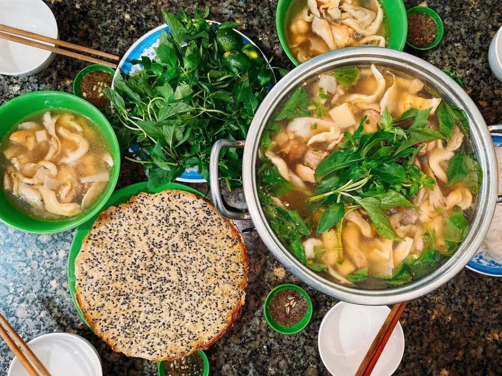 Đi Đ&agrave; Lạt v&agrave;o th&aacute;ng Ch&iacute;n v&agrave; kh&aacute;m ph&aacute; những n&eacute;t đẹp rực rỡ của th&agrave;nh phố mờ sương 13