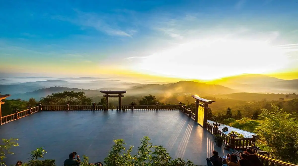 Điểm danh 8 ngôi chùa Đà Lạt có view đẹp như tiên cảnh 7