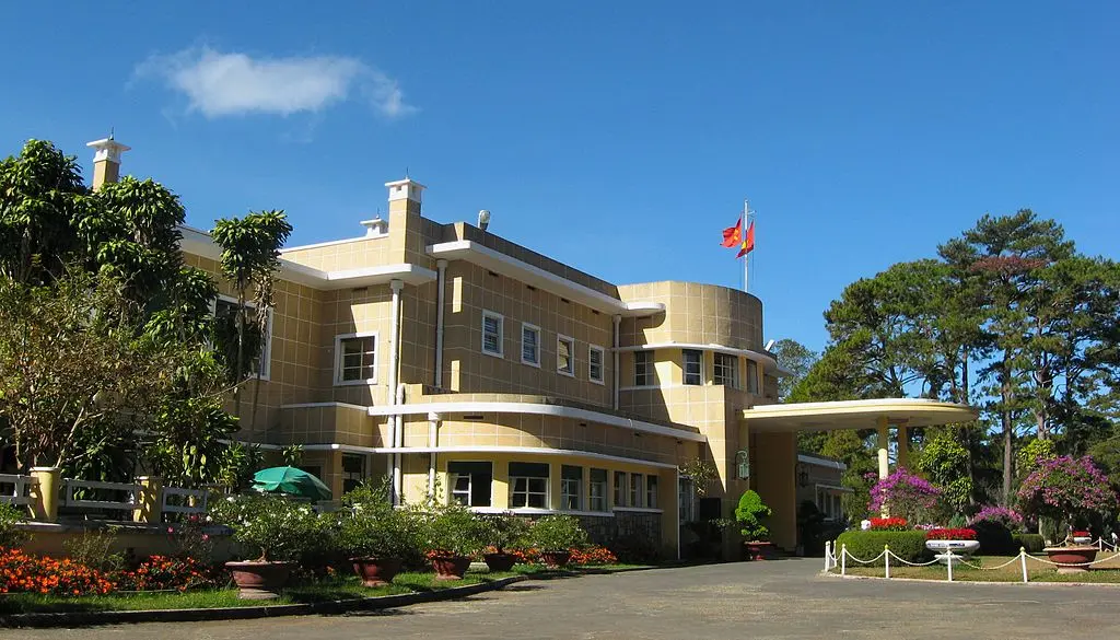 Dinh 3 Đ&agrave; Lạt (Biệt Điện Vua Bảo Đại) - Kh&aacute;m ph&aacute; kiến tr&uacute;c cổ điển Ph&aacute;p tại Đ&agrave; Lạt 2