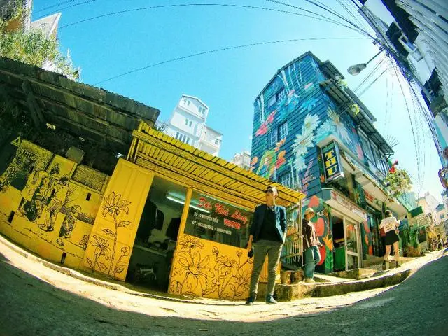 Dốc Nhà Làng - Lạc vào miền nghệ thuật với làng bích họa Đà Lạt 14
