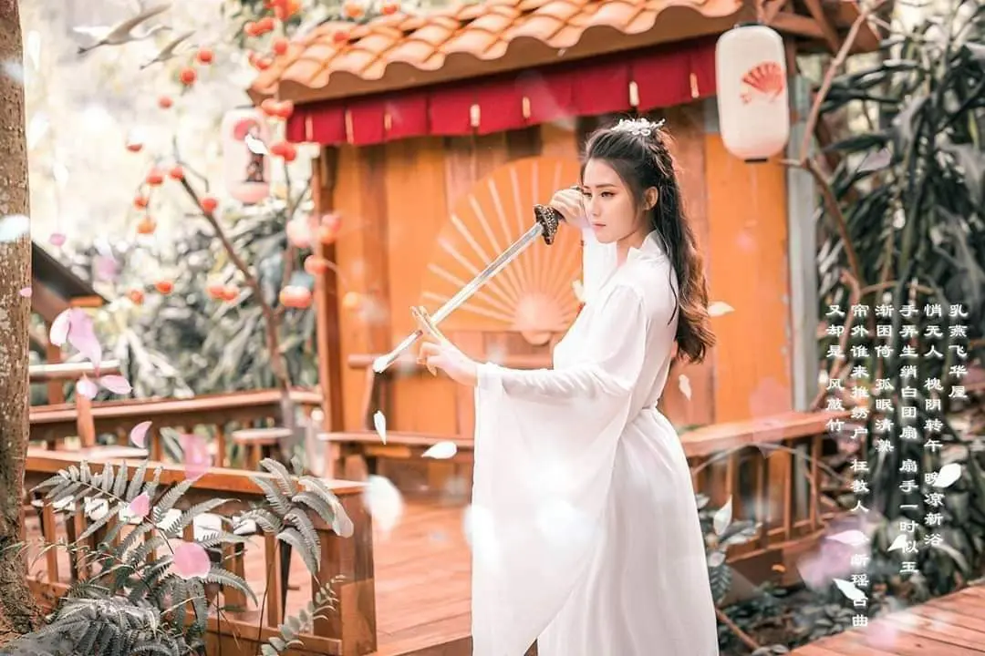 Hiệp Kh&aacute;ch Lầu Đ&agrave; Lạt - Oanh tạc th&aacute;nh địa cổ trang đẹp m&ecirc; mẩn tại Đ&agrave; Lạt 8