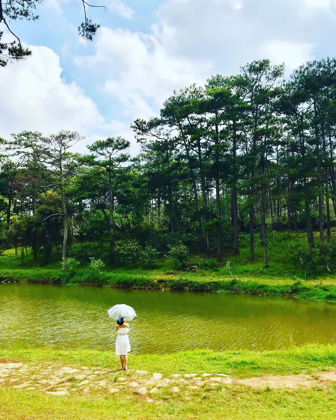 Hồ Than Thở - Bức tranh thi&ecirc;n nhi&ecirc;n đầy huyền b&iacute; 11