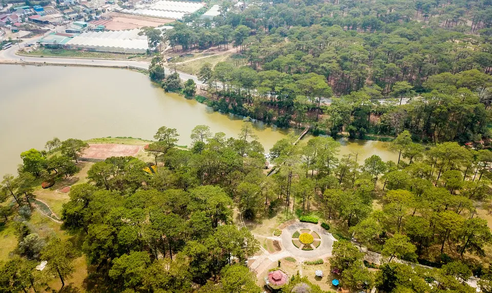 Hồ Than Thở - Bức tranh thi&ecirc;n nhi&ecirc;n đầy huyền b&iacute; 2