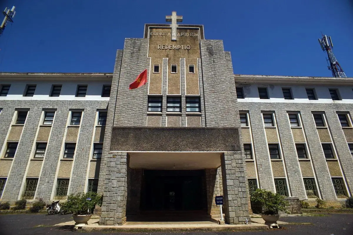 Kh&aacute;m ph&aacute; vẻ đẹp ma mị b&ecirc;n trong Viện Nghi&ecirc;n cứu Khoa học T&acirc;y Nguy&ecirc;n 2