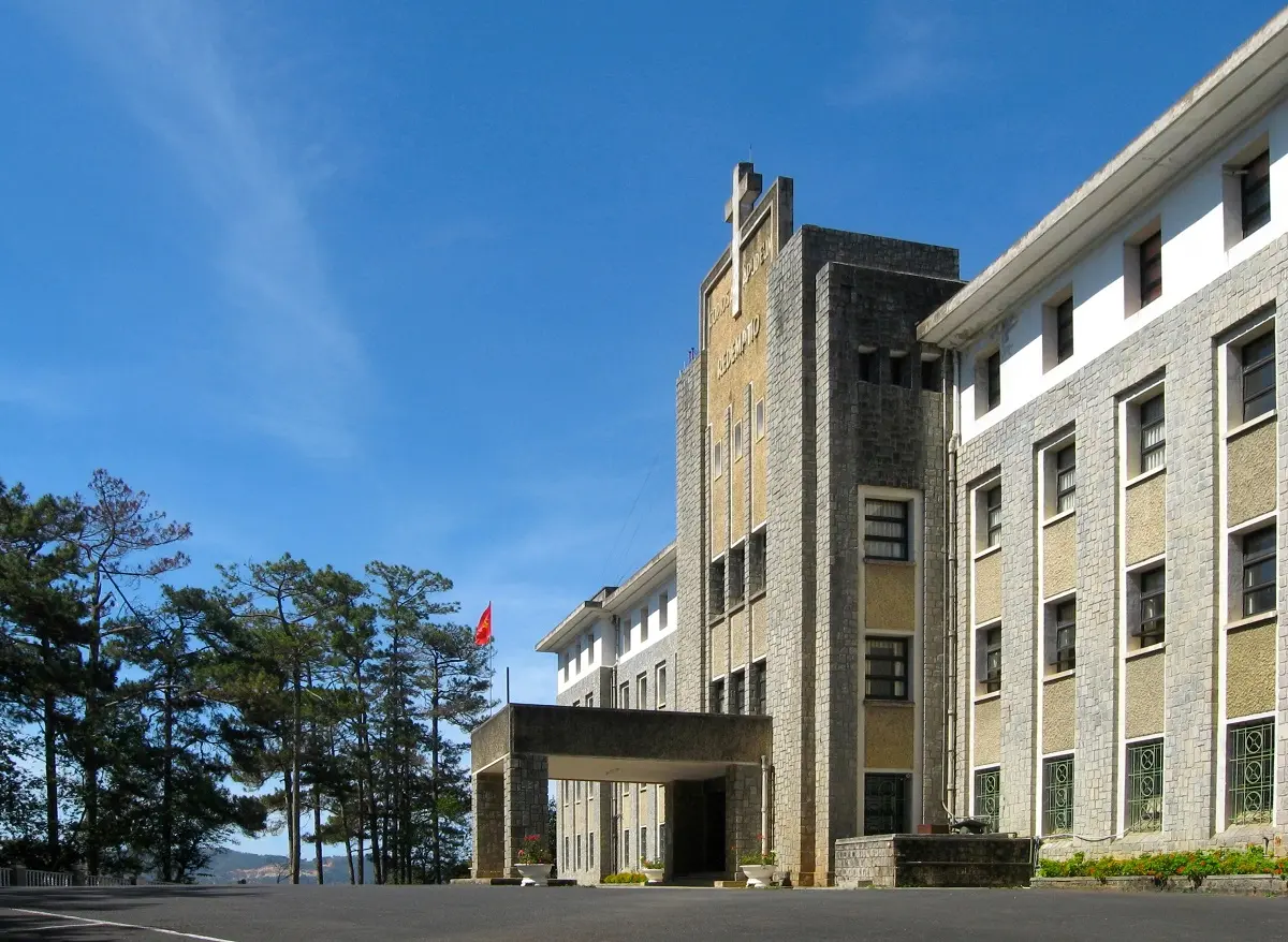 Kh&aacute;m ph&aacute; vẻ đẹp ma mị b&ecirc;n trong Viện Nghi&ecirc;n cứu Khoa học T&acirc;y Nguy&ecirc;n 3