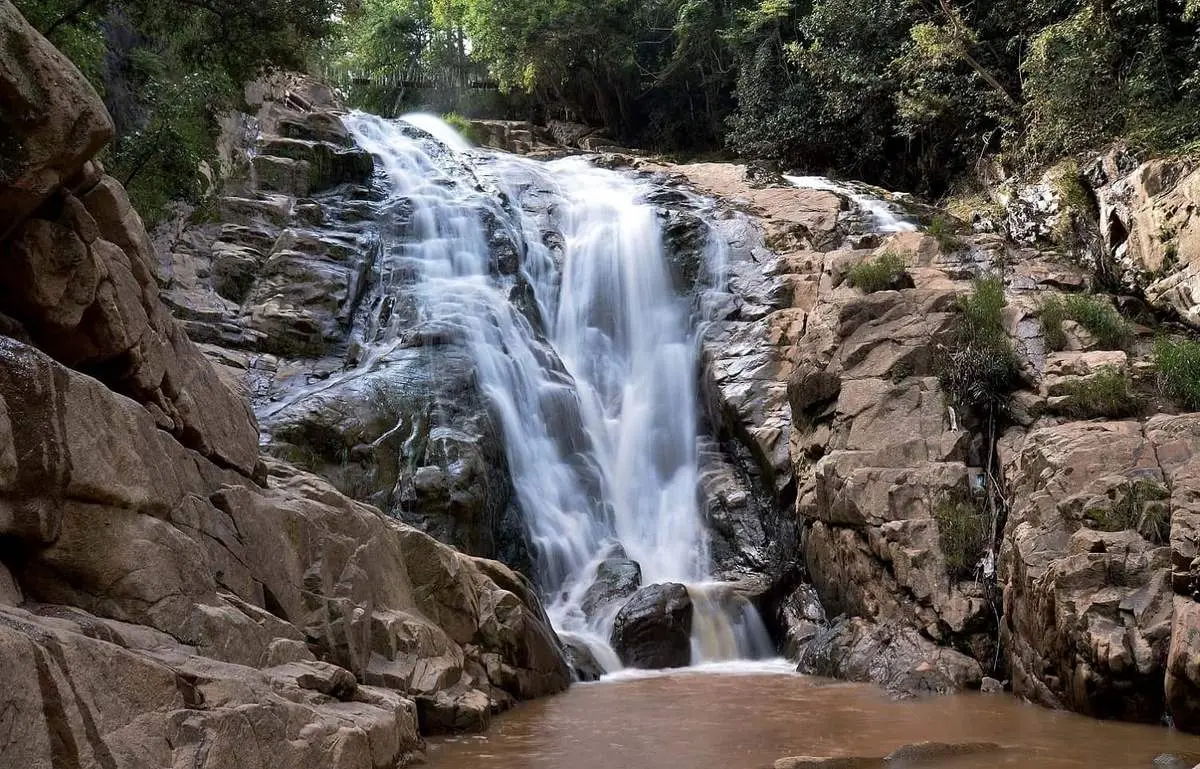 Mấy ai c&oacute; thể định nghĩa được vẻ đẹp tuyệt mỹ của d&ograve;ng th&aacute;c nước Đ&agrave; Lạt 6