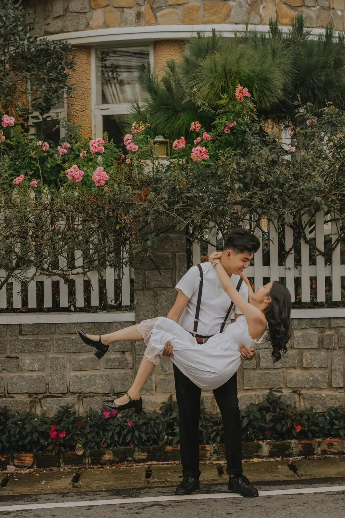 Ngẩn ngơ trước vẻ đẹp của h&agrave;ng r&agrave;o hoa hồng Đ&agrave; Lạt - 'N&agrave;ng thơ' mới của th&agrave;nh phố mộng mơ 5