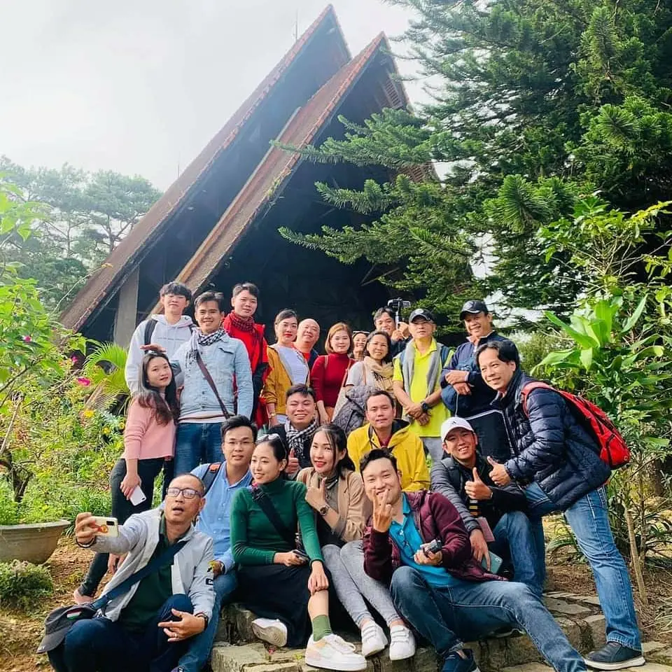 Nh&agrave; thờ Cam Ly Đ&agrave; Lạt - Kh&aacute;m ph&aacute; kiến tr&uacute;c nh&agrave; thờ đậm m&agrave;u sắc d&acirc;n tộc miền sơn cước ở Đ&agrave; Lạt 4