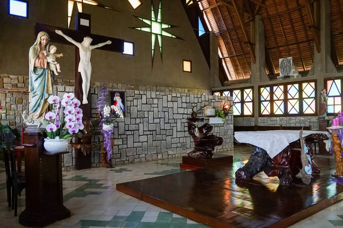 Nh&agrave; thờ Cam Ly Đ&agrave; Lạt - Kh&aacute;m ph&aacute; kiến tr&uacute;c nh&agrave; thờ đậm m&agrave;u sắc d&acirc;n tộc miền sơn cước ở Đ&agrave; Lạt 10