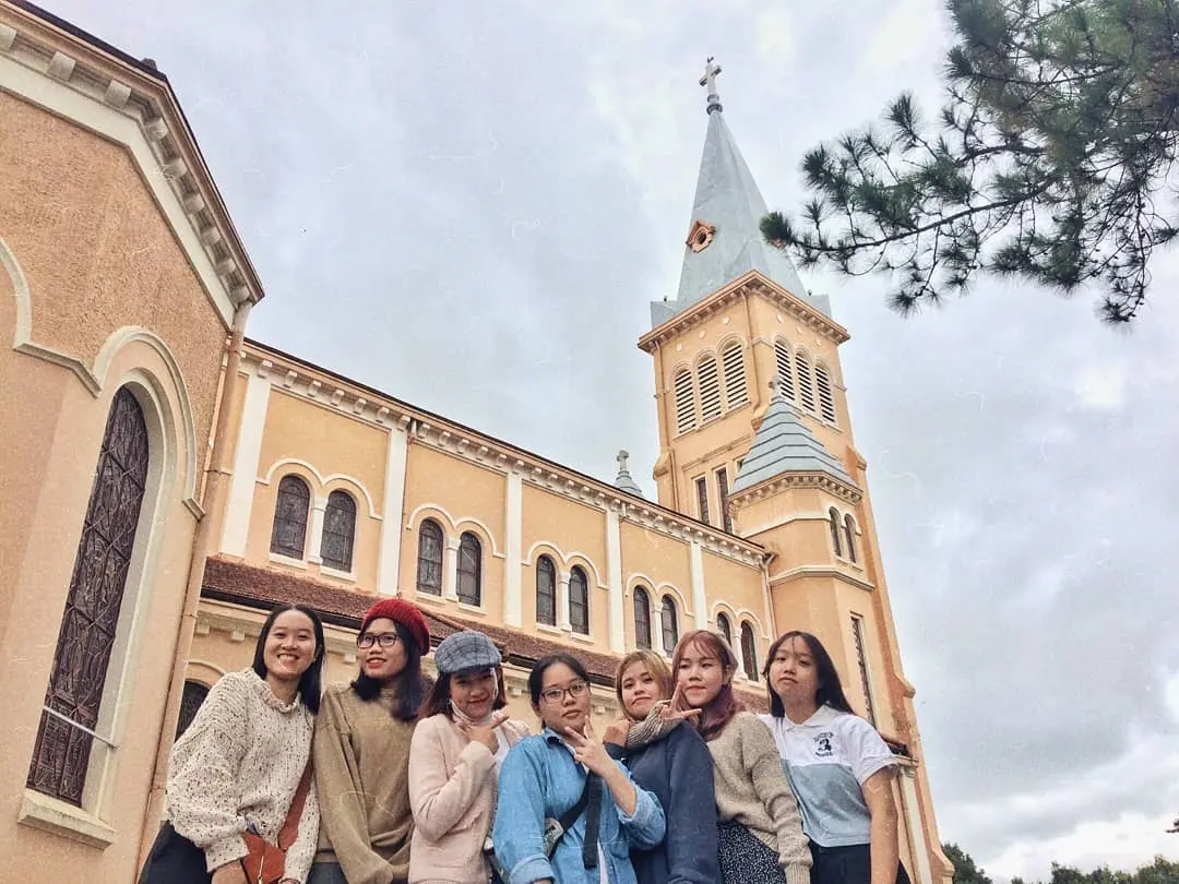 Nhà thờ Con Gà - Đắm say trước vẻ đẹp châu Âu cổ kính giữa lòng Đà Lạt 3