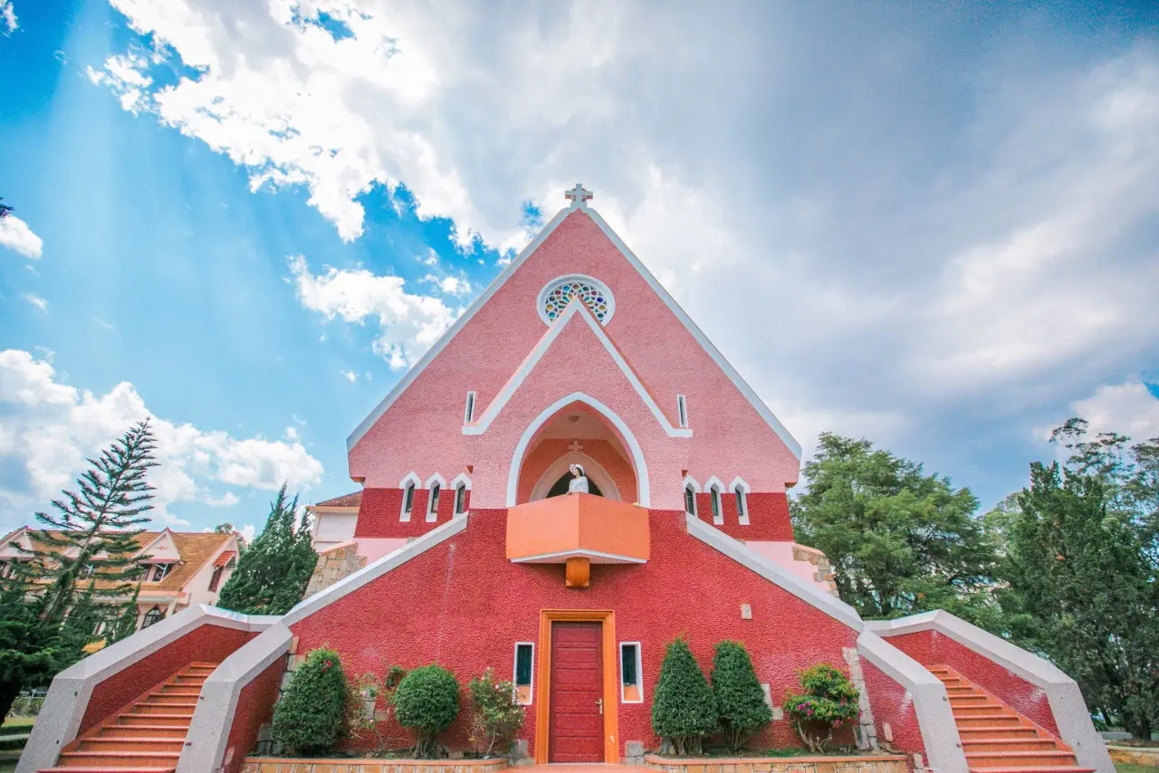 Nh&agrave; thờ Domaine De Marie - Dấu ấn ch&acirc;u &Acirc;u giữa l&ograve;ng Đ&agrave; Lạt 6