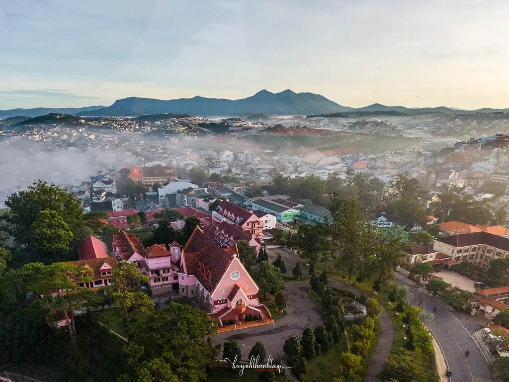 Nh&agrave; thờ Domaine De Marie - Dấu ấn ch&acirc;u &Acirc;u giữa l&ograve;ng Đ&agrave; Lạt 4
