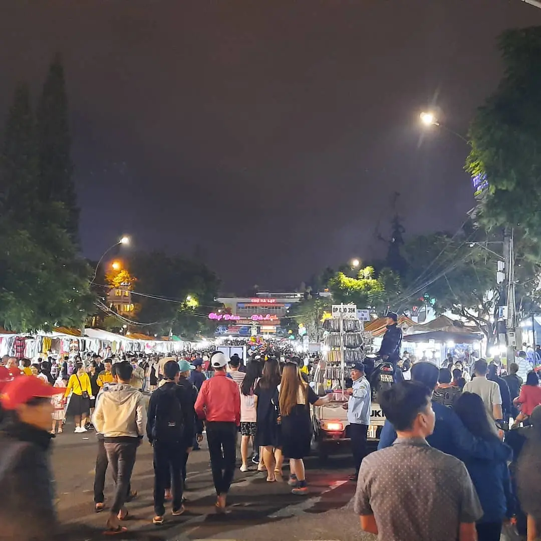 Phố đi bộ Đ&agrave; Lạt - Kh&ocirc;ng đơn giản chỉ l&agrave; một con phố nhộn nhịp mỗi tối cuối tuần 8
