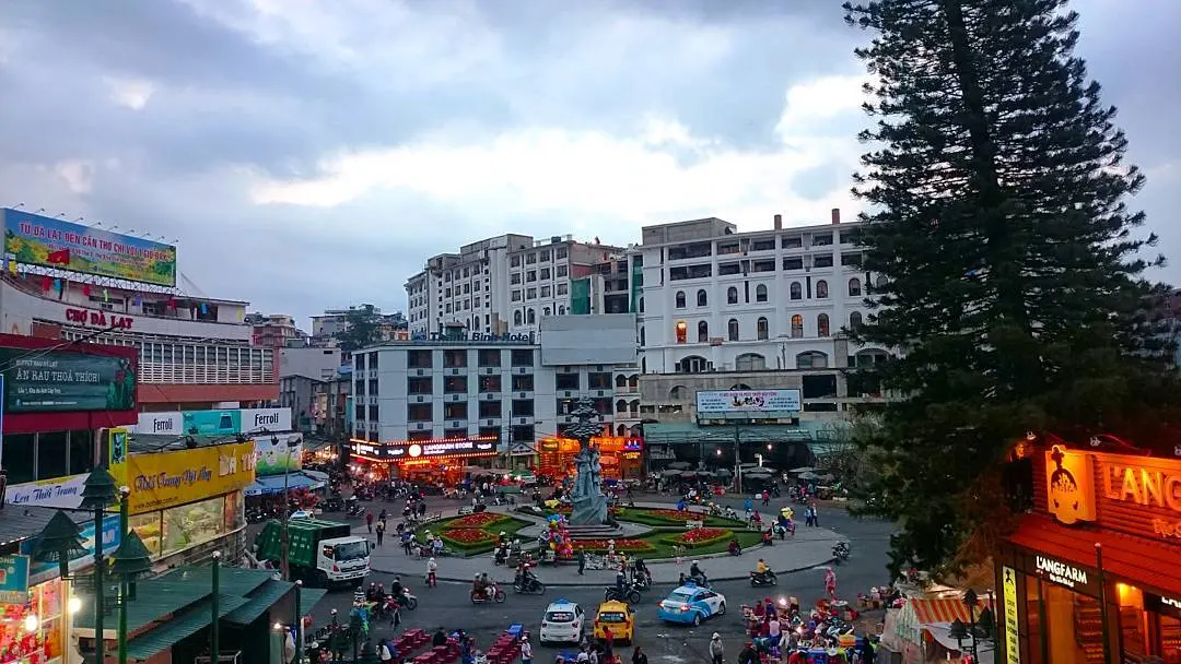 Phố đi bộ Đ&agrave; Lạt - Kh&ocirc;ng đơn giản chỉ l&agrave; một con phố nhộn nhịp mỗi tối cuối tuần 7