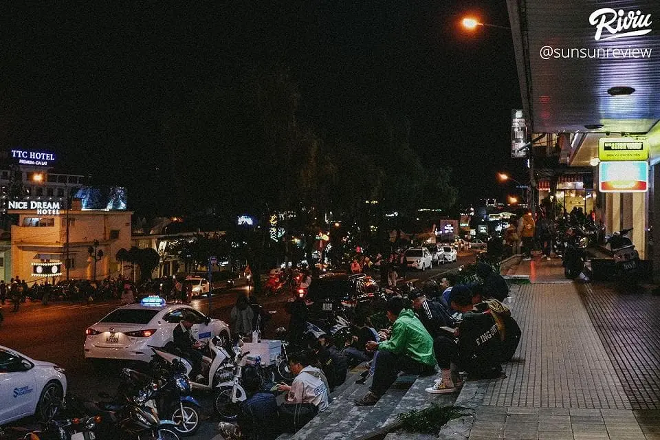 Phố đi bộ Đ&agrave; Lạt - Kh&ocirc;ng đơn giản chỉ l&agrave; một con phố nhộn nhịp mỗi tối cuối tuần 24