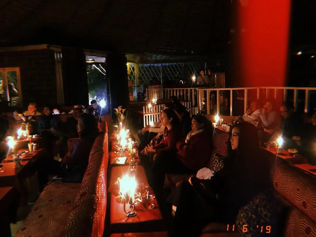 Ph&ograve;ng tr&agrave; Đ&agrave; Lạt &ndash; Điểm đến của những tr&aacute;i tim m&ecirc; mẩn giai điệu Acoustic mộc mạc 4