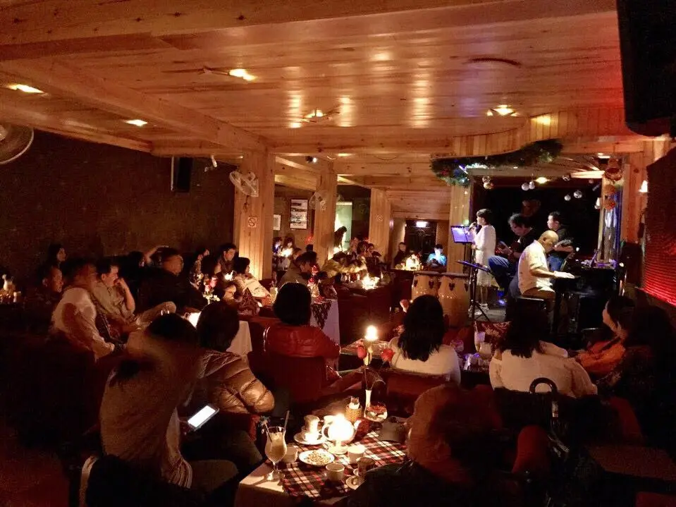 Ph&ograve;ng tr&agrave; Đ&agrave; Lạt &ndash; Điểm đến của những tr&aacute;i tim m&ecirc; mẩn giai điệu Acoustic mộc mạc 14