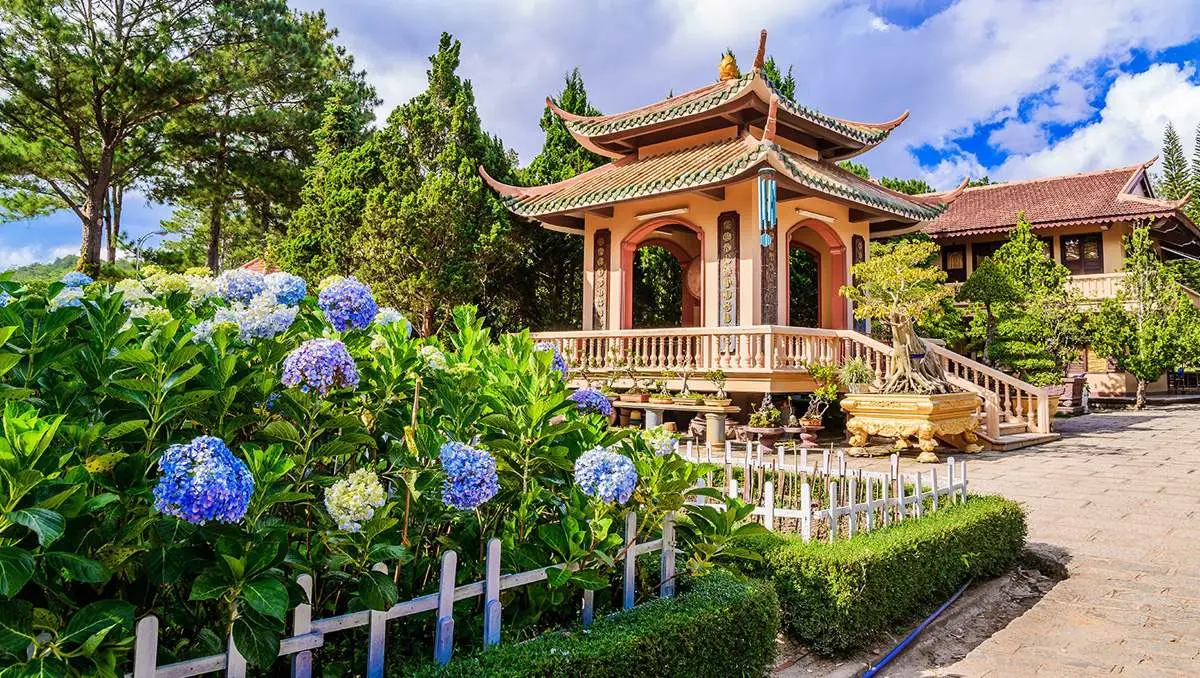 Thiền Viện Trúc Lâm – Khám phá vẻ đẹp cổ kính giữa rừng thông Đà Lạt 10