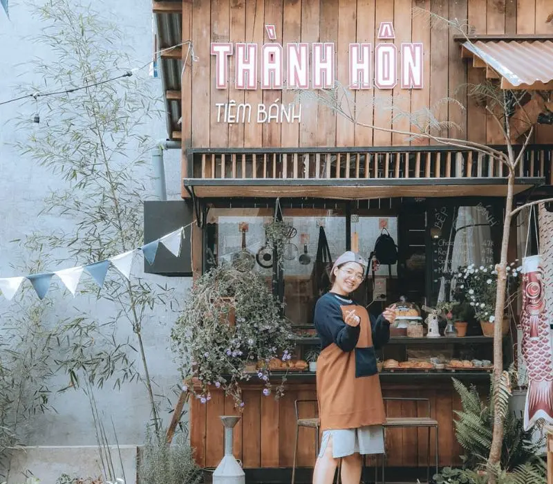 Tiệm b&aacute;nh Th&agrave;nh H&ocirc;n: Nơi c&oacute; b&aacute;nh ngọt v&agrave; những g&oacute;c check in xịn 6