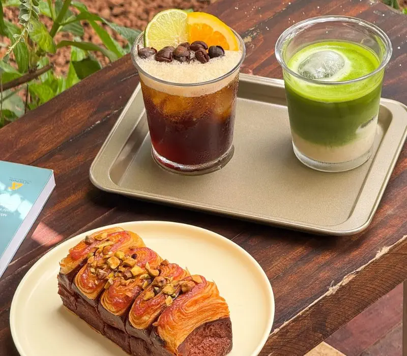 Tiệm b&aacute;nh Th&agrave;nh H&ocirc;n: Nơi c&oacute; b&aacute;nh ngọt v&agrave; những g&oacute;c check in xịn 9