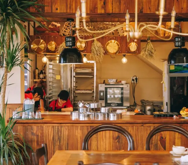 Tiệm b&aacute;nh Th&agrave;nh H&ocirc;n: Nơi c&oacute; b&aacute;nh ngọt v&agrave; những g&oacute;c check in xịn 5