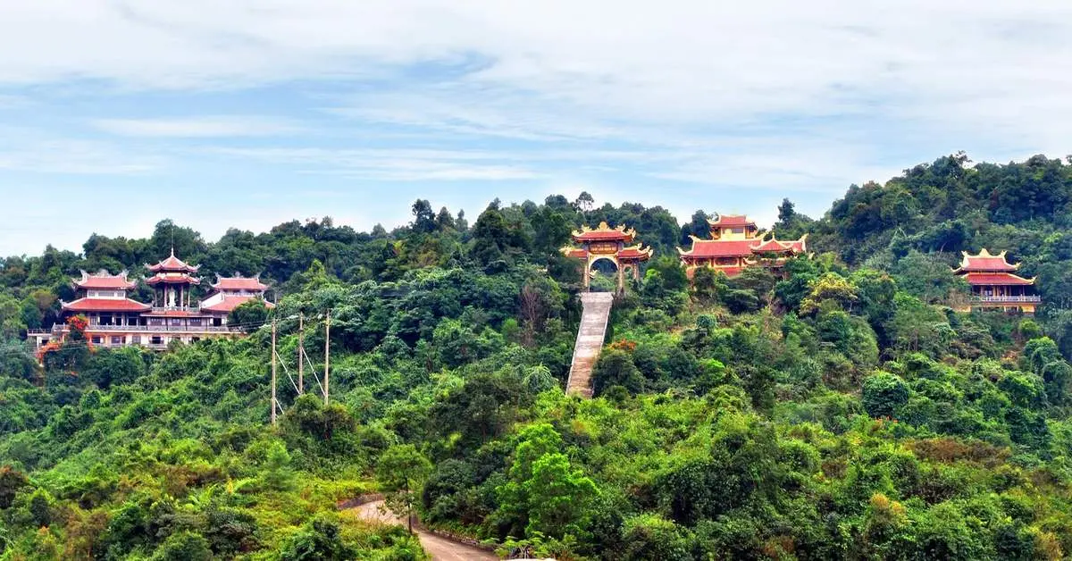 Điểm danh 8 ngôi chùa Đà Lạt có view đẹp như tiên cảnh