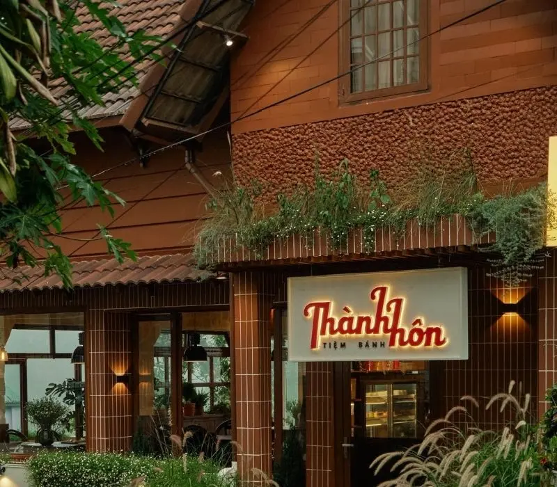 Tiệm bánh Thành Hôn: Nơi có bánh ngọt và những góc check in xịn