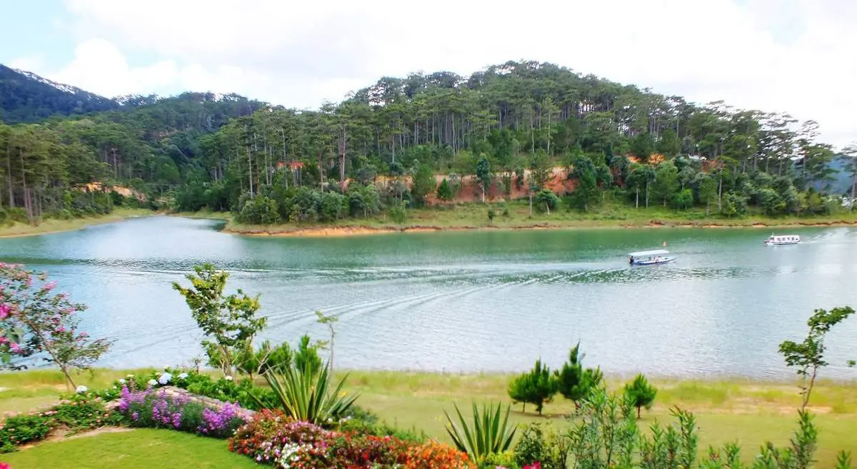 Top 7 hồ nước đẹp nhất Đà Lạt níu chân du khách