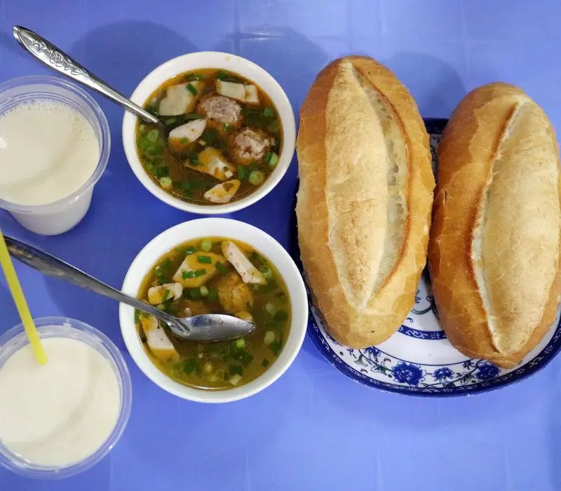4 quán bánh mì xíu mại Hoàng Diệu ngon nức tiếng, giá bình dân