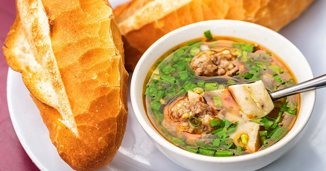 Ăn thỏa thích với những hàng bánh mì xíu mại Đà Lạt ngon có tiếng