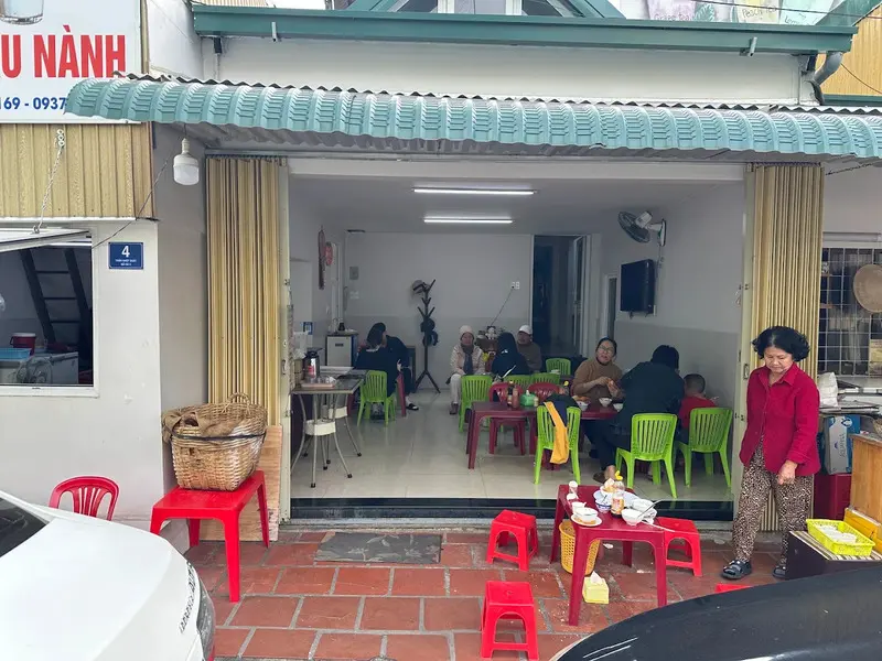 4 qu&aacute;n b&aacute;nh m&igrave; x&iacute;u mại Ho&agrave;ng Diệu ngon nức tiếng, gi&aacute; b&igrave;nh d&acirc;n 7